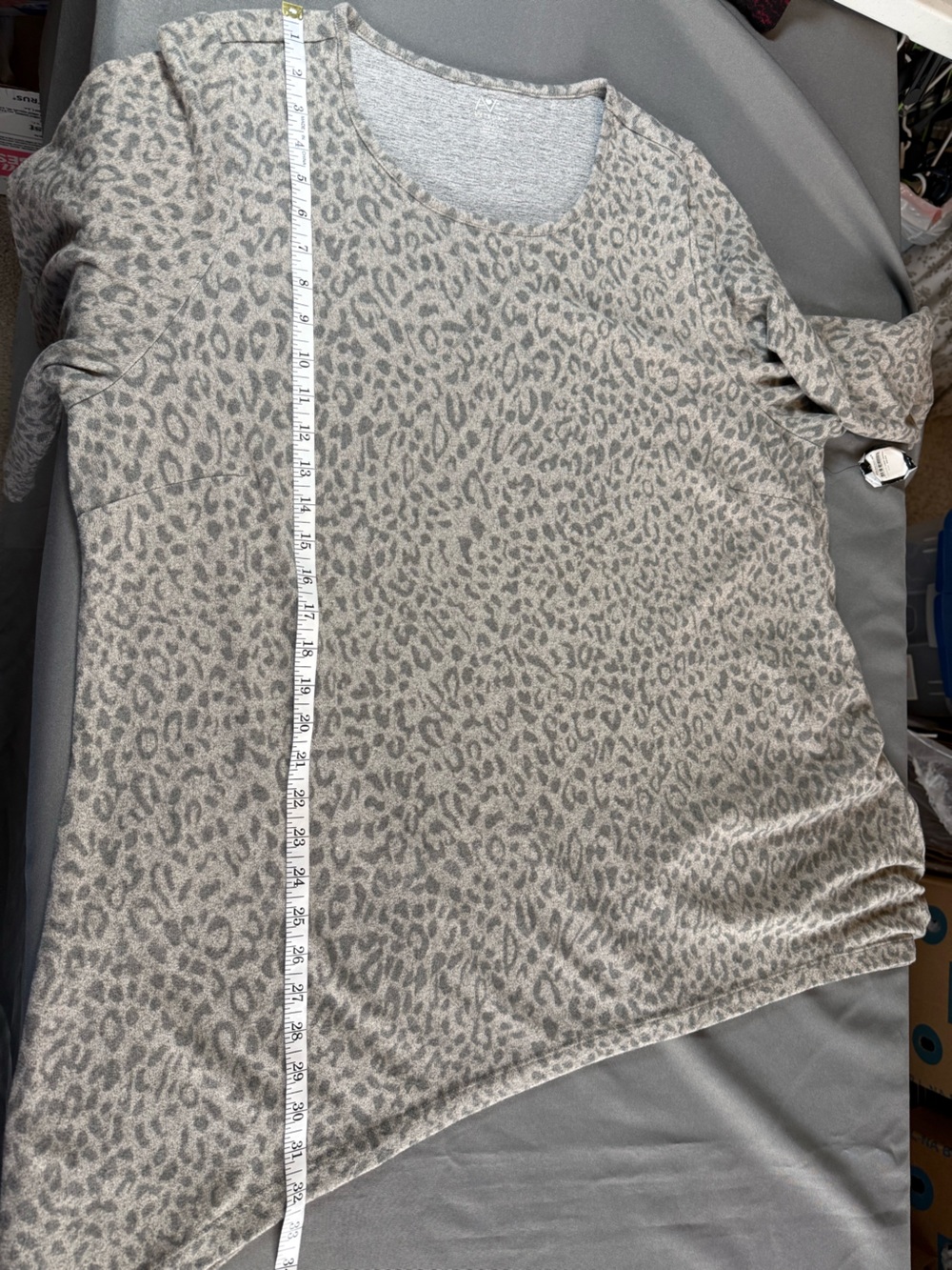 AVE Leisure Plus Size 22/24 Gray Leopard Print Tunic Top NWT - Picture 4 of 9
